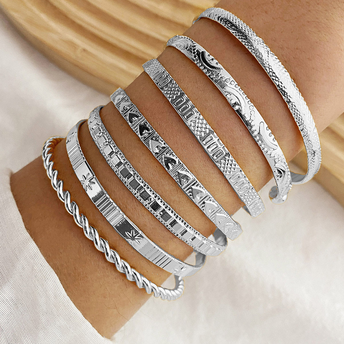 Curaçao banging pattern arrow Bracelet