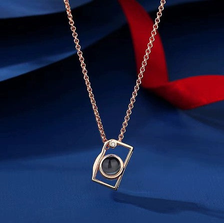 Curaçao camera necklace color