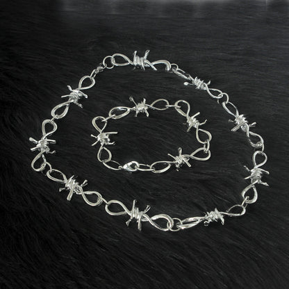 Curaçao barbed wire necklace