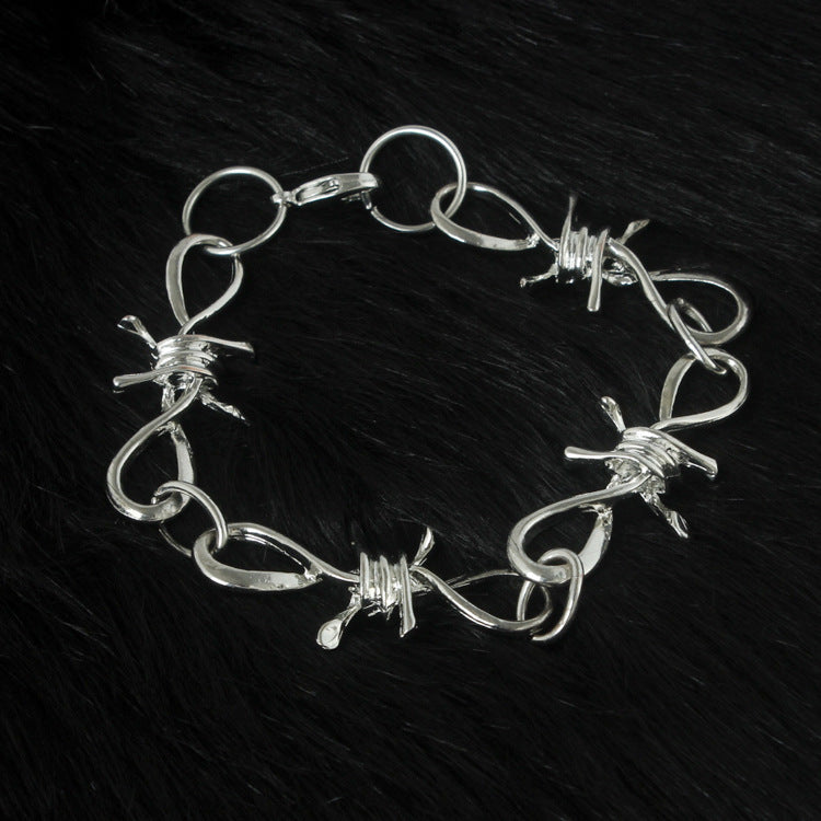 Curaçao barbed wire necklace