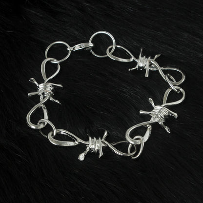 Curaçao barbed wire necklace