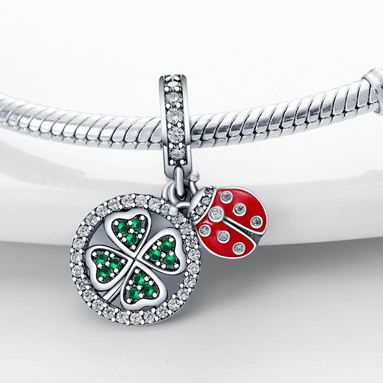Curaçao Ladybug Green Leaf Necklace