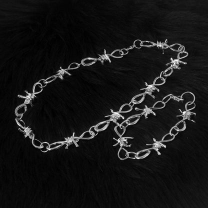 Curaçao barbed wire necklace