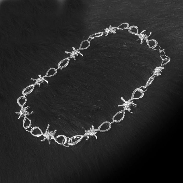 Curaçao barbed wire necklace