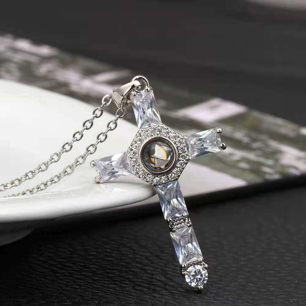 Curaçao creative cross necklace