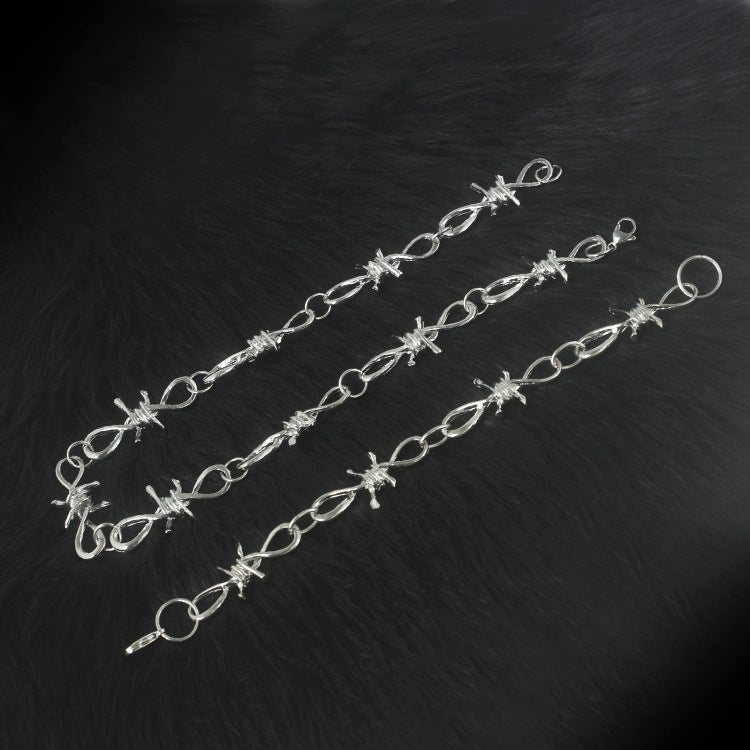 Curaçao barbed wire necklace