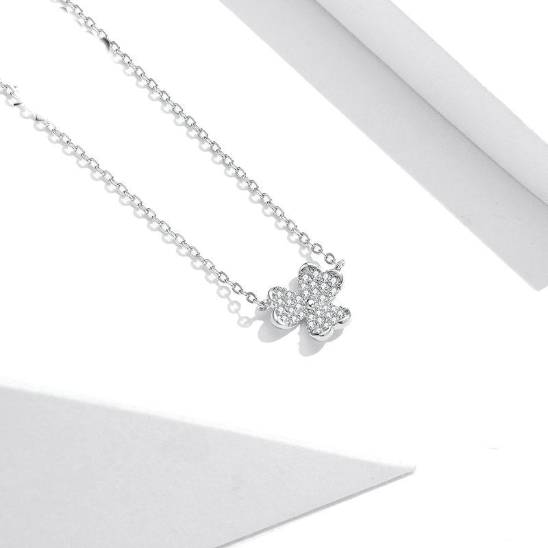 Curaçao clover necklace