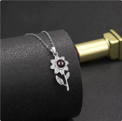 Curaçao Sunflower Necklace