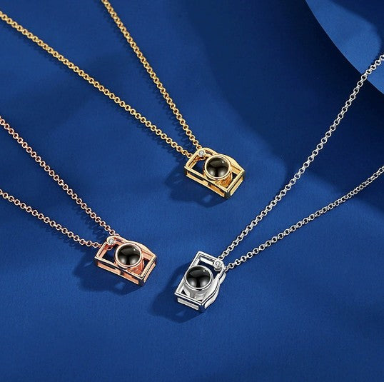 Curaçao camera necklace color