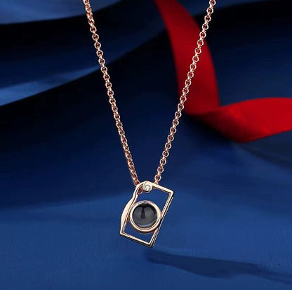 Curaçao camera necklace color