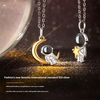 Curaçao Astronaut couple necklace