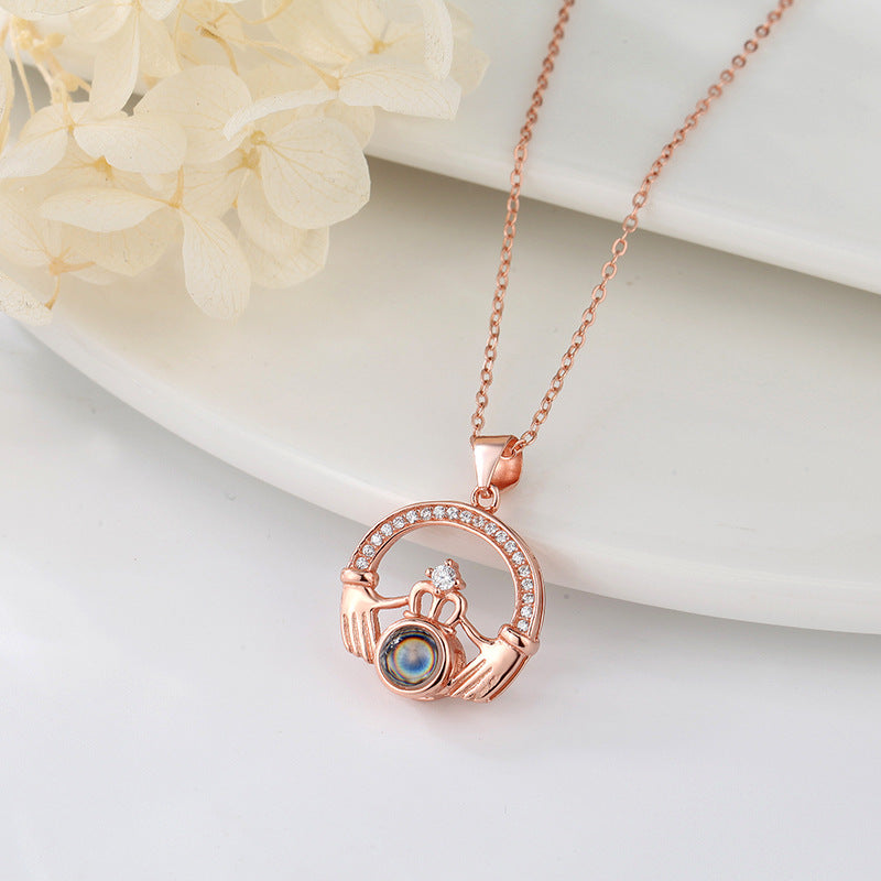 Curaçao Crown necklace